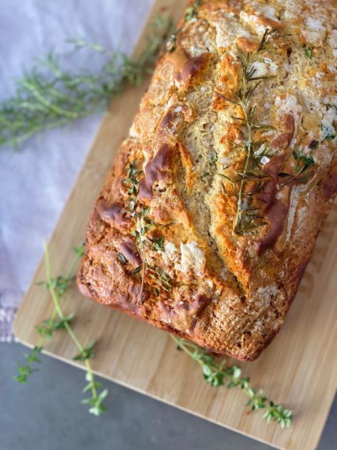 QUICK CRUMBLY ROSEMARY & THYME BREAD — Very Vanderpump Rosemary Quick Bread, Thyme Baking Recipes, Fresh Thyme Recipes, Recipes With Thyme, Thyme Bread, Loaf Pound Cake, Witchy Recipes, Biscuits Pizza, Rosemary Bread