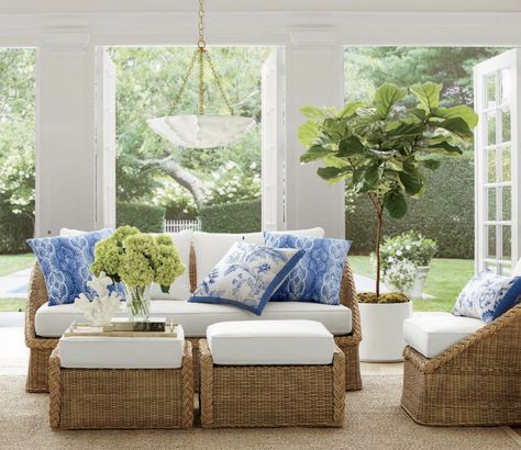 Rattan outdoor furniture Coastal Style Living Room, Sunroom Furniture, Modern Bathroom Interior, Sunroom Decorating, Coastal Living Rooms, Outdoor Furniture Plans, Patio Furniture Covers, Hamptons House, Pallet Furniture Outdoor