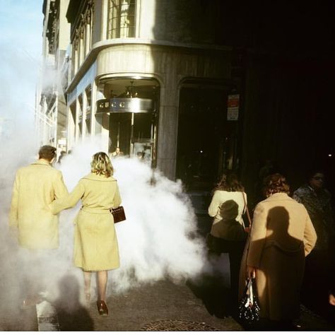 Joel Meyerowitz. Camel Coats, New York City, 1975. #joelmeyerowitz "Towards Colour 1962-1978" at Beetles+Huxley in London. #beetleshuxley #streetphotography #americanphotography #gallery#americangreatness Joel Meyerowitz, Garry Winogrand, Street Photography People, City Streets Photography, Dirt Biking, William Eggleston, Diane Arbus, Robert Frank, Alfred Stieglitz