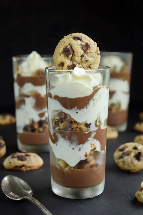 Dessert Shooters Chocolate, Mini Desserts Shooters Recipes, Mini Dessert Shooters, Mini Dessert Easy, Dessert Shooters Recipes, Shooter Recipes, Cookie Crumble, Dessert Shooters, Mini Chocolate Chip Cookies