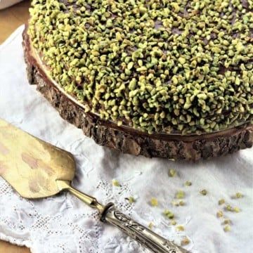 Sicilian Pistachio and Nutella Cake Recipe - Mangia Bedda Nutella Recipes Cake, Buckwheat Cake, Holiday Desserts Table, Nutella Spread, Nutella Cake, Pistachio Cake, Zucchini Cake, Raspberry Smoothie, Chocolate Hazelnut Spread