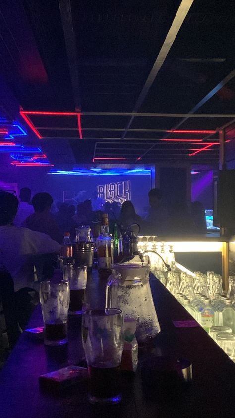 Bar Prank Pic, Pap Bar, Pap Club Malam, Bar Night Club, Couple Dance Videos, Australia Pictures, Nightclub Design, Boy Blurred Pic, Birthday Post Instagram