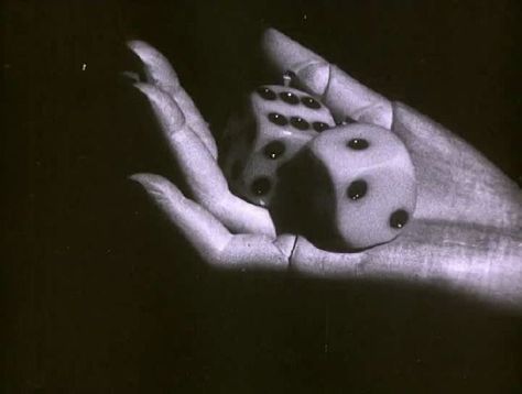 Man Ray and the Cinéma Pur: Watch Four Groundbreaking Surrealist Films From the 1920s http://www.openculture.com/2017/08/man-rays-groundbreaking-surrealist-films-from-the-1920s.html?utm_source=feedburner&utm_medium=email&utm_campaign=Feed%3A+OpenCulture+%28Open+Culture%29 Man Ray Photos, Man Ray Photography, Avant Garde Photography, Ray Film, Francis Picabia, Marcel Duchamp, Lee Miller, Kiki De Montparnasse, James Joyce