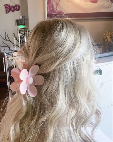 #fashion#HairStyles #HairInspiration #Trendy #HairAccessories #BlondeHair #BlondeHairstyles #LongHair #FlowerClawClip #ClawClip #HairClip #HairTutorial #Tutorial #Instagram #HairInspiration #Summer #Fall #Hair #HairGoals #Balayage##HalfUp halfDown #PulledBackHair #DryShampoo #SchoolHairstyles #TeenHairstyles #Style #trends2022 Summer Fall Hair, Halfup Halfdown Hairstyles, Claw Clip Hairstyle, Clip Hairstyle, Fashion Hairstyles, Teen Hairstyles, Hairstyles For School, Dry Shampoo, Claw Clip