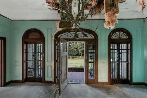 1937 in New Orleans, LA - $783,099 New Orleans Aesthetic, New Orleans Witch, Grand Mansion, Famous Houses, 360 Virtual Tour, New Orleans Homes, Cypress Trees, Greek Revival, Crescent City