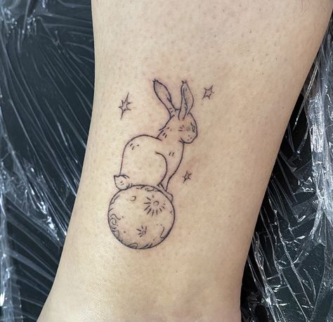 @nosoymichicalobo on Instagram #tattoo #tattooideas #handpoke #flashtattoo #rabbit #sketch Lionhead Rabbit Tattoo, Rabbit Sketch, Tattoos 2024, Rabbit Tattoo, Rabbit Tattoos, Lucky Rabbit, Instagram Tattoo, Hand Poke, Tattoo Idea