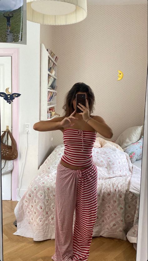 Was Sind Curtain Bangs, Sind Curtain Bangs, Striped Pjs, Stripes Outfit, Striped Outfit, Tattoos Instagram, Inspiration Photography, Copenhagen Style, Stockholm Fashion