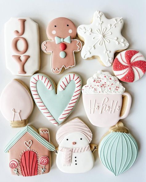 Candy Cane Heart, Christmas Cookies Packaging, Christmas Sugar Cookies Decorated, Christmas Cookie Box, Cute Christmas Cookies, Royal Iced Cookies, Christmas Cookies Gift, Cookies Theme, Sugar Cookie Royal Icing