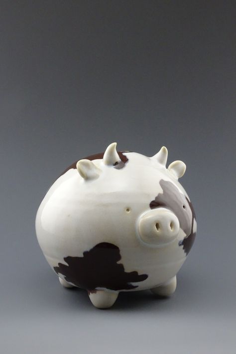 Pottery Ideas Handbuilt Animals, Pinch Pot Piggy Bank, Diy Clay Piggy Bank, Ceramic Orb Ideas, Clay Spheres Ceramic Pottery, Sphere Clay Ideas, Ballon Ceramic, Pottery Piggy Bank Ideas, Double Pinch Pot Animals