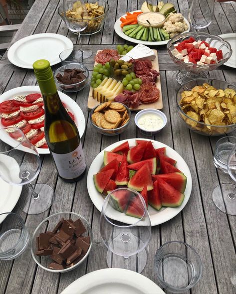 Tapas Night Ideas, Tapas Night, Scandinavian Recipes, Cabin Trip, Food Aesthetics, Scandinavian Food, Picnic Ideas, Charcuterie Board, Food Design