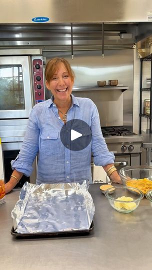 71K views · 4.3K reactions | Happy Sunday y’all!!  Sweet, crunchy, and perfect for game day! 🍬🏈 Dive into my corn flake candy recipe—tailgating just got a whole lot sweeter! #TailgateTreats #CornFlakeCandy | Elizabeth Gourlay Heiskell | elizabethheiskellofficial · Original audio Candy Corn Thanksgiving Treats, Corn Flake Recipes Desserts, Corn Flakes Treats, Corn Flake Candy Recipe, Corn Flakes Recipes, Corn Flake Candy, Frito Candy, Cornflake Candy, Tailgate Treats