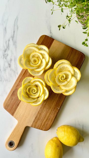 Charcuterie Cucumber, How To Make Flowers Out Of Food, Food Flowers Ideas, Food Roses Ideas, Cucumber Roses How To Make, Salad Plating Ideas, Food Roses, Cucumber Flowers, Cheese Flowers