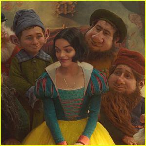 Snow White Art, Snow White Seven Dwarfs, Princess Dance, Disney Princess Fan Art, Celebrity Halloween Costumes, Marvel Photo, Have Courage And Be Kind, Snow White And The Seven Dwarfs, The Seven Dwarfs