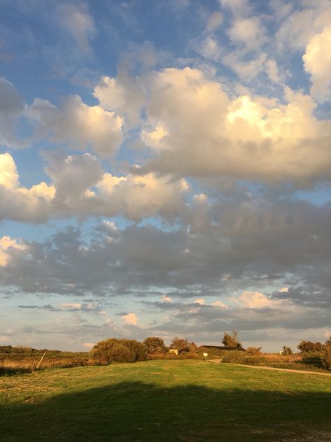 Cloud Paintings, Sky Art Painting, Watercolor Clouds, Cloud Photos, Cityscape Photography, Clouds Photography, Scenery Pictures, Landscape Photography Nature, Sky Photos