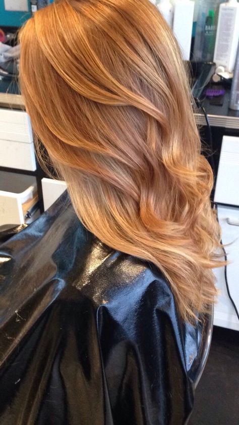 Strawberry blonde hair. Light Ombre, Hair Color Pictures, Auburn Color, Strawberry Blonde Hair Color, Golden Blonde Hair, Strawberry Blonde Hair, Honey Hair, Long Blonde, Red Hair Color