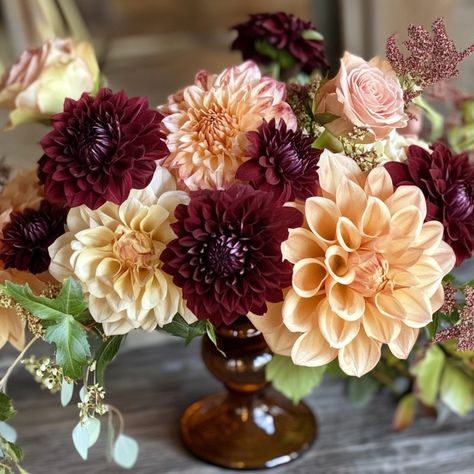 Stunning Fall Floral Centerpieces: Top Ideas & Tips for a Cozy Wedding - Yeah Weddings Fall Wedding Flowers Centerpieces, Elegant Fall Wedding Centerpieces, Fall Wedding Flower Arrangements, Wedding Flower Arrangements Fall, Fall Floral Centerpieces, Diy Floral Arrangements, Flower Night, Cozy Wedding, Fall Flower Arrangements