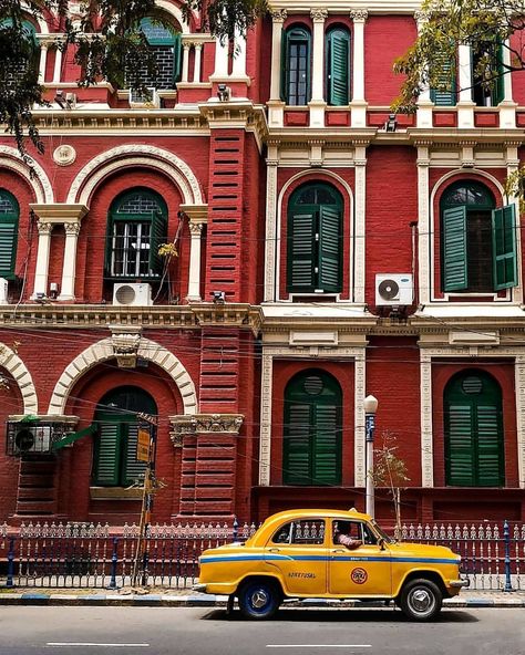 Streetcar Aesthetic, Bengali Culture Photography, Mumbai Asthetic Picture, Bengali Aesthetic Wallpaper, Bengali Aesthetic Photography, West Bengal Aesthetic, Indian Street Aesthetic, Bengali Culture Aesthetic, Kolkata Architecture