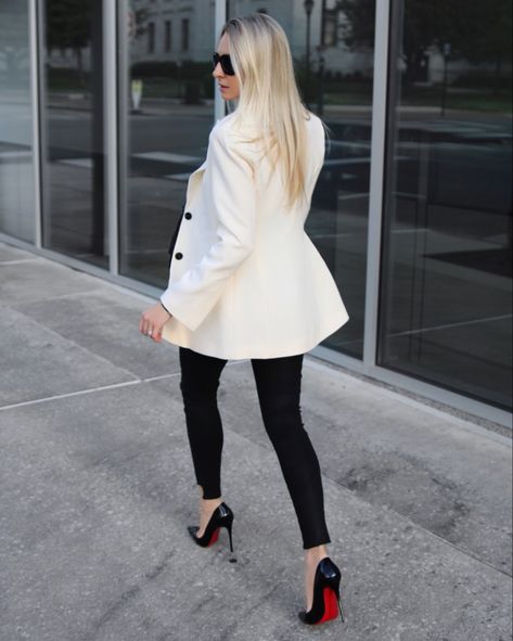 Black Louboutin Heels Outfit, So Kate Louboutin Outfit, Dress With White Blazer, Louboutin Heels Outfit, Pumps Heels Outfit, Black Pumps Outfit, Black Louboutin Heels, White Blazer Outfit, Heels Outfits Dress