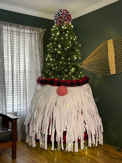 Nome Christmas Tree Ideas, Gnome Cubicle Decorations, Christmas Knomes Evergreen Tree, Gnomes Christmas Decor, Christmas Tree Decorating Contest Ideas, Gnome Tree Christmas, Diy Gnome Christmas Tree, Gnome Themed Christmas Tree, Christmas Tree Contest Ideas