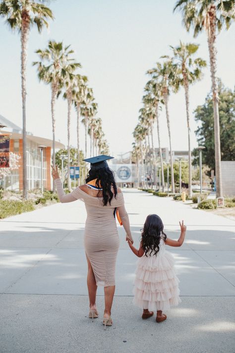 Graduation Mom And Daughter, Mother Daughter Graduation Photos, Mommy And Me Graduation Photo Shoot, Graduation Pictures With Daughter, Mom Daughter Graduation Pictures, Graduation Photoshoot With Kids, Big Sister Little Sister Graduation Pictures, Mommy And Me Graduation Pictures, Mom Graduation Pictures