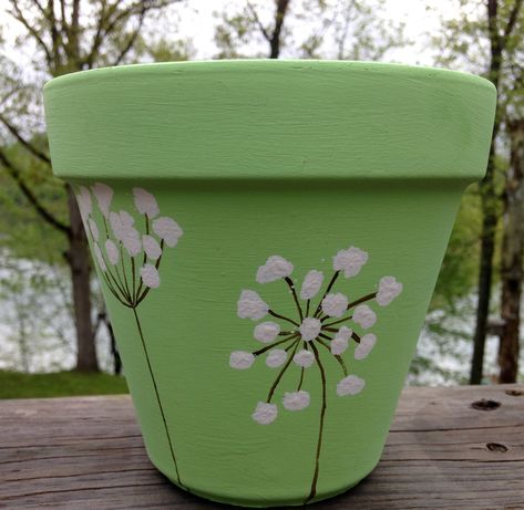 Ideas To Paint Pots, Diy Paint Pot Plants, Simple Flower Pot Painting, Painting Ideas For Plant Pots, Small Flower Pots Ideas Paint, Diy Flower Pots Painted, Painting A Pot Ideas, Things To Paint On Pots, Plant Vase Painting