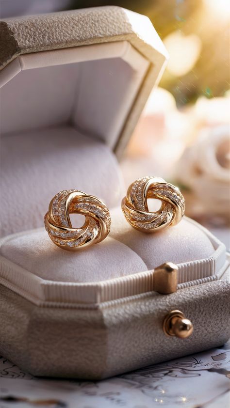 Elegant Gold Knot Stud Earrings: Symbolize Unity and Eternal Love Gold Tops Designs, Bridal Gold Earrings, Gold Wedding Earrings, Rose Gold Bridal Earrings, Gold Tops, Pearl Cluster Earrings, Threader Earrings Gold, Gifts Photography, Gold Earrings Wedding