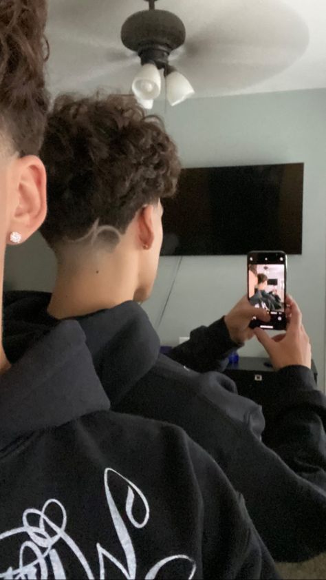 Simple Taper Design Haircut, Fade Haircut Designs, Low Taper Fade, Fade Up, Curly Hair Fade, Edgars Haircut, Mens Haircuts Short Hair, Men Haircut Curly Hair, Taper Fade Haircut