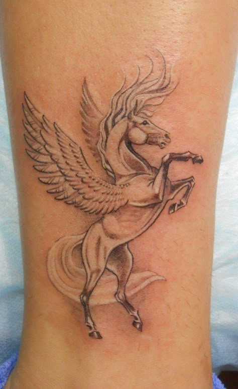 Pegasus Tattoos, Horse Tattoo Ideas, Tattoos Delicate, Unicorn Tattoo Designs, Pegasus Tattoo, Horse Tattoos, Horse Tattoo Design, Unicorn Tattoo, Cowgirl Tattoos