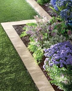 Paver border designs look neat and beautiful, adding stylish organization to yard landscaping ideas and garden design. Pavers provide a wide border that keeps grass out of the garden and add more text Stone Flower Beds, Backyard Flowers Beds, Garden Border Edging, Brick Garden Edging, Flower Bed Borders, Front Landscape, Flower Bed Edging, Backyard Flowers, Garden Walkway