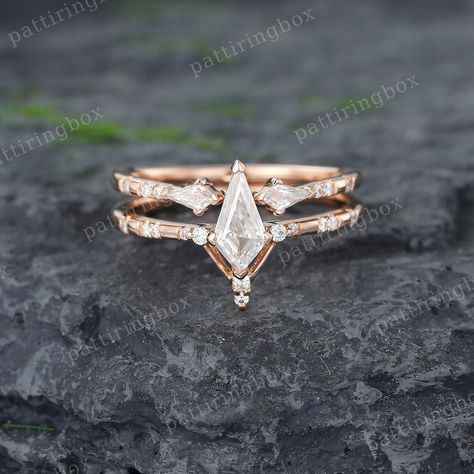 Open Wedding Band, Kite Ring, Diamond Ring Vintage, Moissanite Engagement Ring Rose Gold, Unique Engagement Ring Settings, Moissanite Engagement Ring Set, Promise Ring Set, Future Engagement Rings, Unique Roses