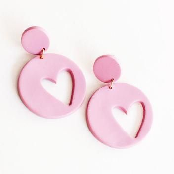 Clay Earrings Cow Print, Valentines Clay Earrings Diy, January Polymer Clay Earrings, Valentine Day Earrings, Valentine's Day Polymer Clay Ideas, Diy Valentines Earrings, Polymer Clay Valentine Ideas, Polymer Clay Earrings Ideas Easy, Clay Jewelry Diy Necklace