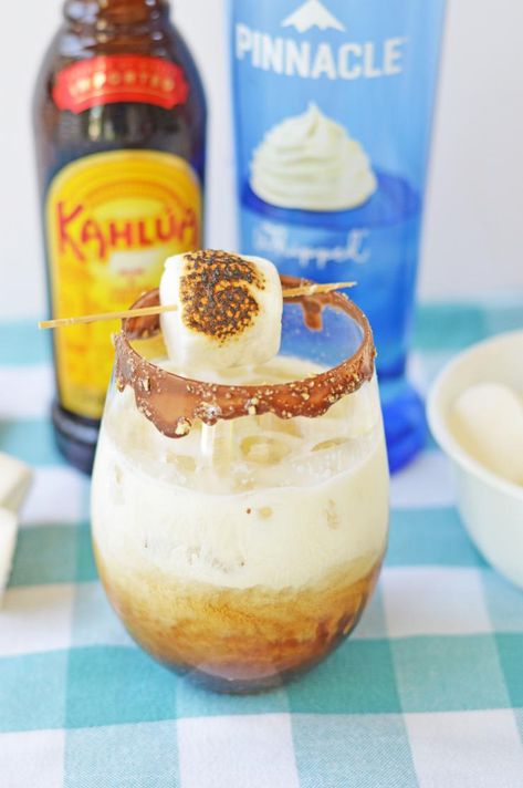 BEST Smores Cocktail Recipe – Easy and Simple Vodka Alcohol Mixed Drinks Drink Recipes With Whipped Vodka, Cocktails With Whipped Cream Vodka, Whipped Vanilla Vodka Drinks, Mixed Drinks With Whipped Vodka, Whipped Vodka Fall Drink, Simple Fall Alcoholic Drinks, Whip Cream Vodka Drinks, Marshmallow Drinks Alcohol, Marshmallow Vodka Recipes