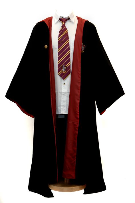 Harry Potter Wizard Robe Cloak Gryffindor The drawing of this dress was made ​​by professional costumers from Warner Bros. Harry Potter movies official archives.  You dreamed? Cinereplicas did! This is the real dress from Harry Potter movies. Every details have been studied to improve the quality of this costume, fabric, cut, size sleeves... http://www.cinereplicas.com/ Harry Potter Cape, Harry Potter Cloak, Harry Potter Uniform, Hery Potter, Harry Potter Robes, Harry Potter Dress, Wizard Robes, Hogwarts Uniform, Gryffindor House