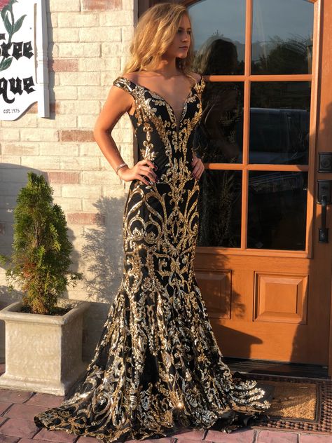 Black And Gold Gown Elegant Formal, Black And Gold Long Dress, Black And Gold Prom Dress Long, Black And Gold Prom Dress Short, Black And Gold Bridesmaid Dress, Gala Dresses Elegant Black, Black And Gold Dress Formal Classy, Black And Gold Bridesmaid Dresses, Black And Gold Prom Dresses