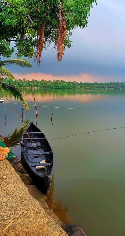 Kerala Village, Village Wallpaper, God's Own Country, Beautiful Beaches Paradise, Indian Natural Beauty, Kerala Tourism, Christmas Paper Crafts, Natural Scenery, South India