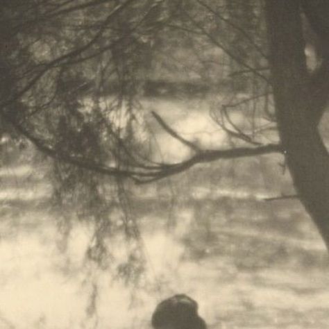 Victorianchronicles on Instagram: "“A Midsummer’s Day Dream#” photographed by Arthur F. Kales taken circa 1917 #victorianchaps #midsummer #dream #goodolddays #history #oldphoto #nostalgia #edwardian #retro #1910s #arthurfkales #vintage" Old Photography Vintage, 1900s Lifestyle, 1910s Photography, 1910s Aesthetic, Nostalgia Photos, Edwardian Aesthetic, Tiktok Background, 1940s Aesthetic, Walk In The Rain