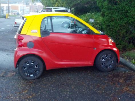 Whoever decided this was the right paint job for their smart car. | 22 People Who Are Not Ready To Be A Proper Adult Yet Car Paint Jobs, Smart Fortwo, Smart Auto, New Honda, Smart Car, All Grown Up, Not Ready, Mini Cars, Car Painting