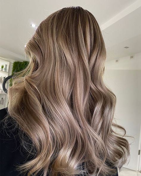 Rose Beige Balayage, Hair Colour 2023 Trends Women, Winter Bronde Haircolor, Mushroom Blonde Highlights, Cool Summer Hair, Biscuit Blonde Hair, Soft Summer Hair Color, Mushroom Blonde Hair Color, Mushroom Hair Color