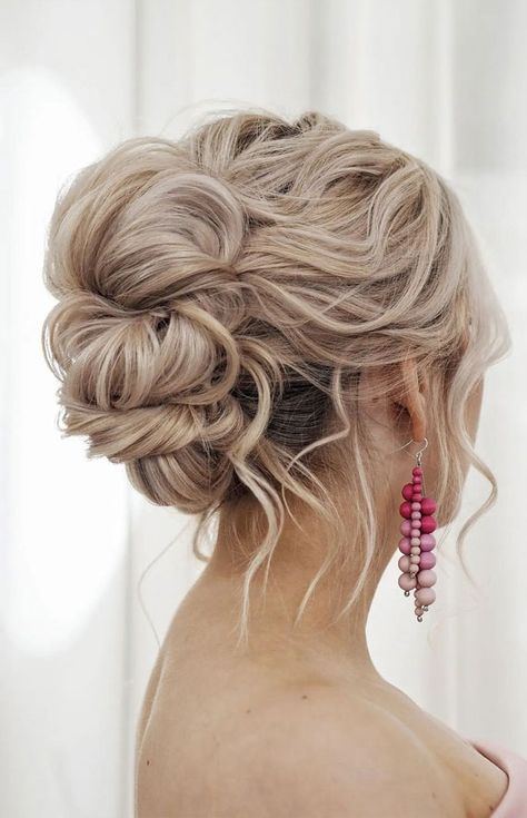 Blonde Bridal Hair, Messy Chignon, Formal Hairstyles Updo, Chignon Updo, Bridemaids Hairstyles, Blonde Updo, Wedding Hair Up, Mother Of The Bride Hair, Romantic Wedding Hair