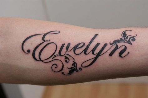 I like this E too :) Evelyn Name, Eve Tattoo, Facebook Cover Photos Vintage, Tattoo Design Hand, Nice Tattoos, Cross Wallpaper, Tattoo Minimal, Omerta Tattoo