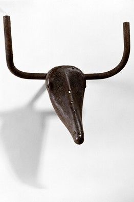 Pablo Picasso's "Bull's Head" circa 1942. Assemblage of bicycle seat and handlebars. Pablo Picasso Sculptures, Picasso Still Life, Pablo Picasso Cubism, Picasso Cubism, Picasso Quote, Sculpture Fountain, Picasso Portraits, Pablo Picasso Paintings, Farm Nursery