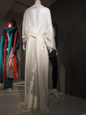 Halston Fashion, Fashion Installation, Halston Dress, 90s Runway Fashion, 1970s Fashion, Looks Chic, The 70s, Inspiration Style, 70s Fashion