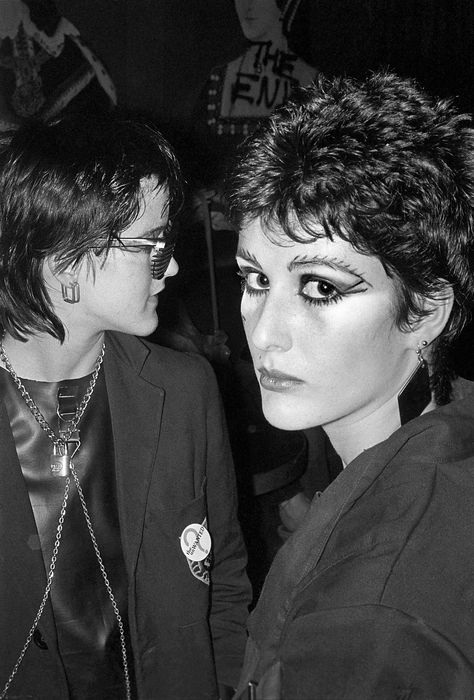 The Vortex, 1977. Photo by Derek Ridgers, courtesy of Carpet Bombing Culture. Punk London, Derek Ridgers, Punks 70s, London Nightlife, 70s Punk, 90s Punk, 80s Punk, Punk Makeup, Punk Culture