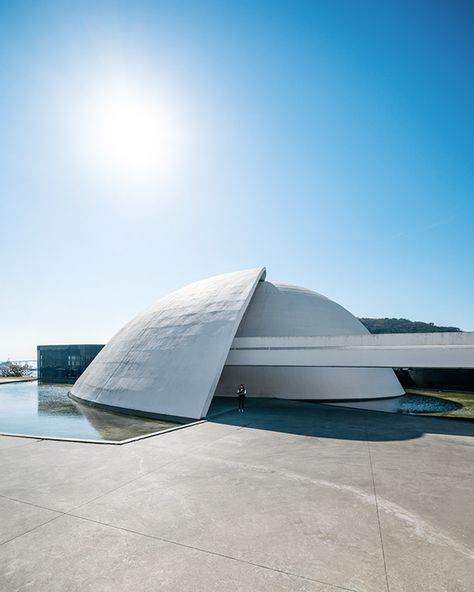 Oscar Niemeyer | Niemeyer Foundation on Behance Oscar Niemeyer Architecture, Concept Models Architecture, Architecture Wallpaper, Santiago Calatrava, Oscar Niemeyer, Zaha Hadid Architects, Famous Architects, Brutalist Architecture, Chinese Architecture