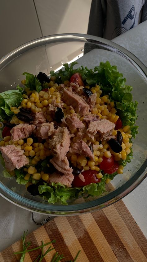 Tuna salad Tuna Caesar Salad, Tuna Salad Aesthetic, Wrap Aesthetic, Tuna Dinner, Salad With Tuna, Tuna Dinners, Dinner Aesthetic, Tuna Salad, Caesar Salad