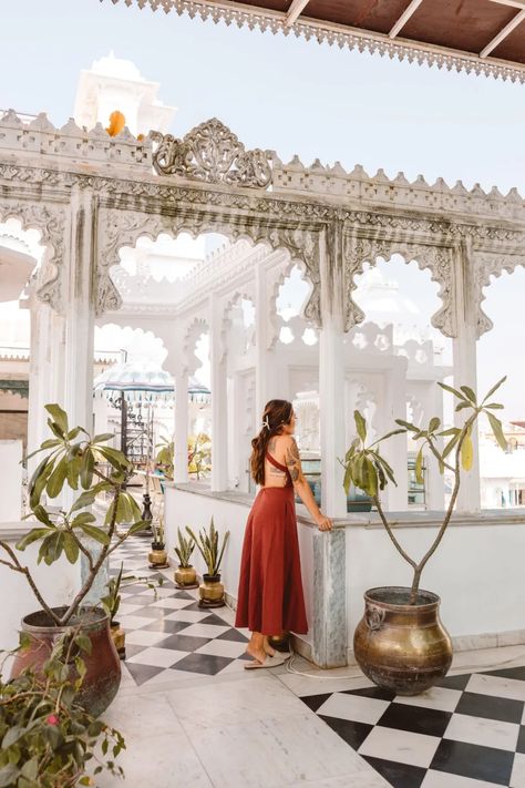 India Itinerary, Pretty Boutique, City Palace Udaipur, Rooftop Restaurants, Jaipur Travel, India Travel Places, Udaipur India, India Architecture, Wedding Photoshoot Props