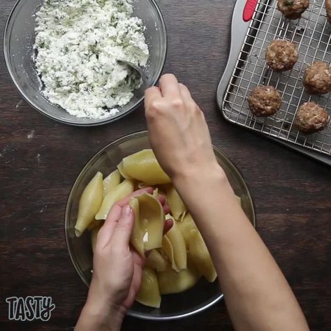 Proper Tasty on Instagram: “Meatball Stuffed Shell Pasta 😋 🔗 Recipe link in bio” Meatball Stuffed Shell Pasta Tasty, Stuffed Shell Pasta, Stuffed Recipes, Dizzy Cook, Shell Pasta Recipes, Shell Pasta, Proper Tasty, Board Recipes, Meatballs Recipes