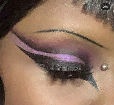 Purple Alt Makeup Looks, Purple Trad Goth Makeup, Pink Trad Goth Makeup, Purple Eyeliner Looks, Purple Goth Makeup, Gory Fangtell, Dance Makeup Ideas, Boujee Makeup