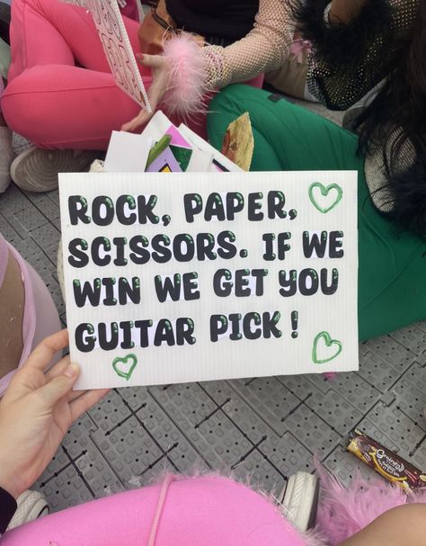 Clever Concert Signs, Fun Concert Signs, Best Concert Signs, Sign For Concert, Signs To Make For Concerts, Country Concert Signs Ideas, Harry Styles Signs Concert, Signs At Concerts, Concert Poster Ideas Fan Diy