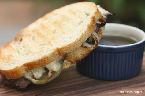 French Dip Panini Panini Press Recipes, Panini Recipe, Wraps Recipes, Panini Recipes, Sandwiches Wraps, Panini Sandwiches, Panini Press, French Dip, Gruyere Cheese